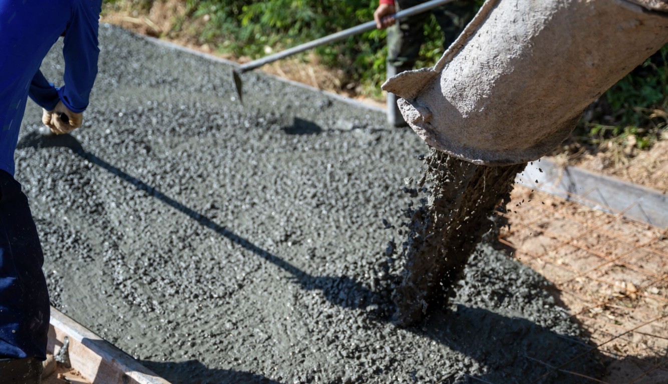 Concrete contractor pouring a new driveway in Cloverdale, CA